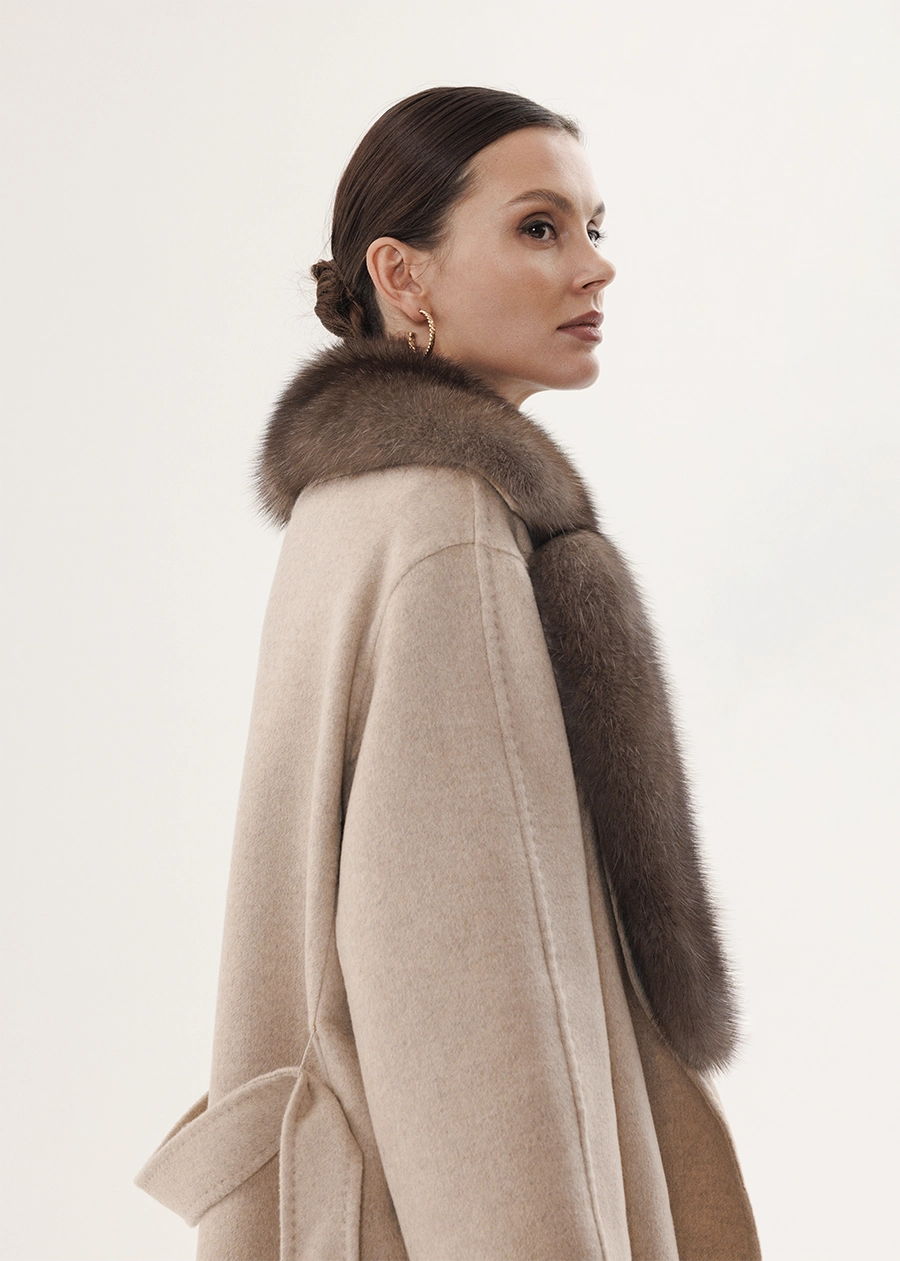 Кашемировое пальто с цельным воротником из меха соболя