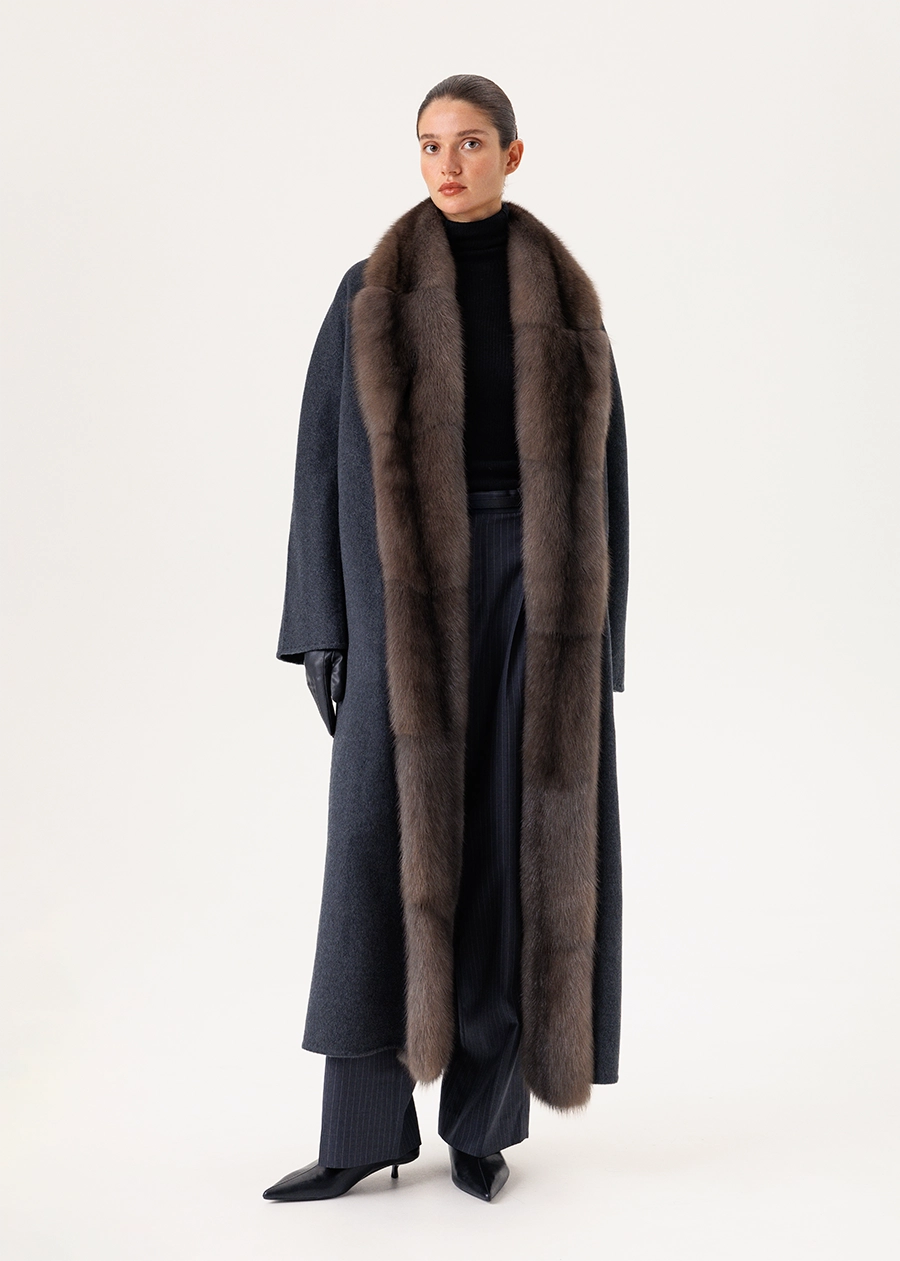 Кашемировое пальто с цельной отворотной опушкой