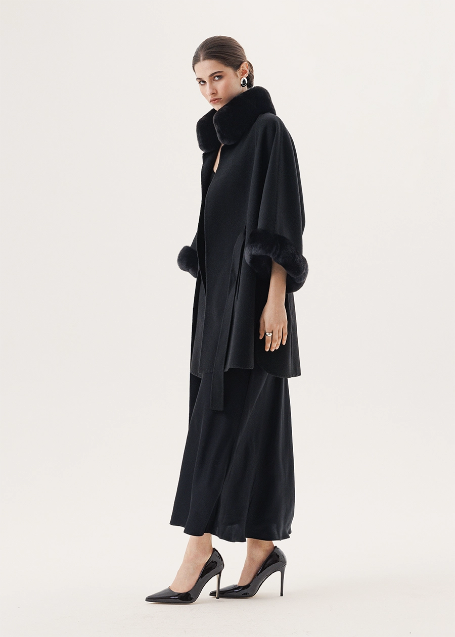 Кашемировое пончо с отделкой мехом чёрной шиншиллы