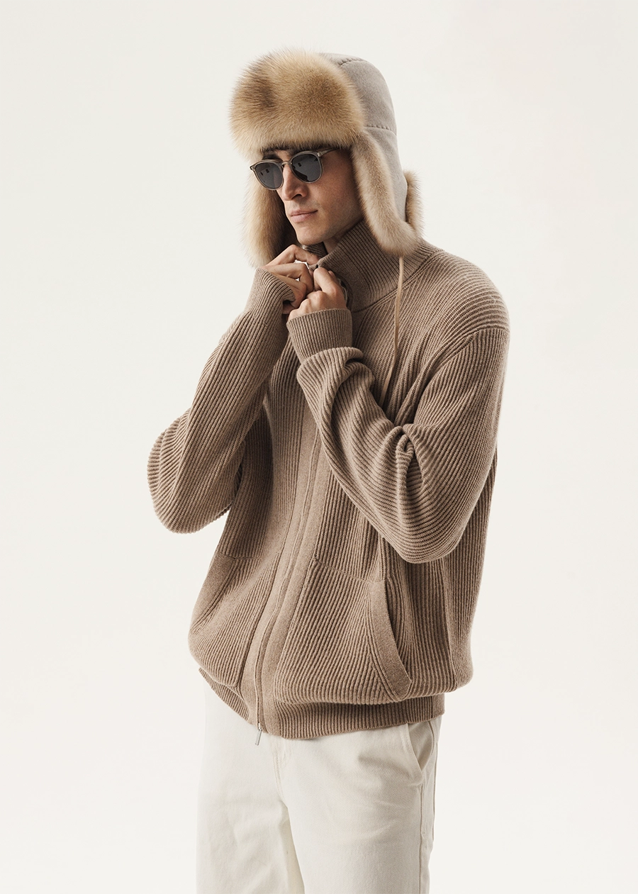 Меховая шапка-ушанка из кашемира