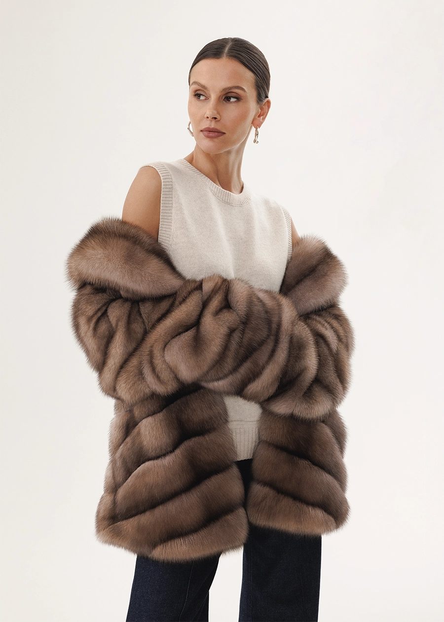 Шуба из соболя с рукавом в технике Chevron Wave