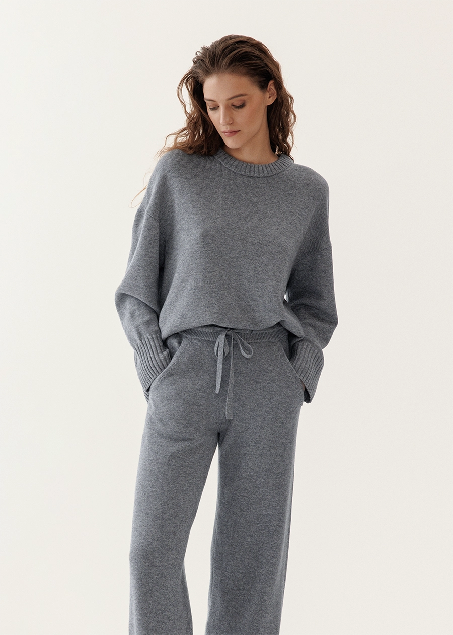 Кашемировый джемпер c круглым воротом в жемчужно-сером оттенке