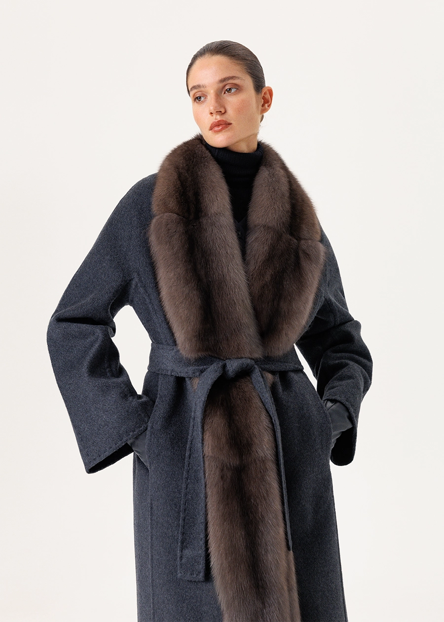 Кашемировое пальто с цельной отворотной опушкой